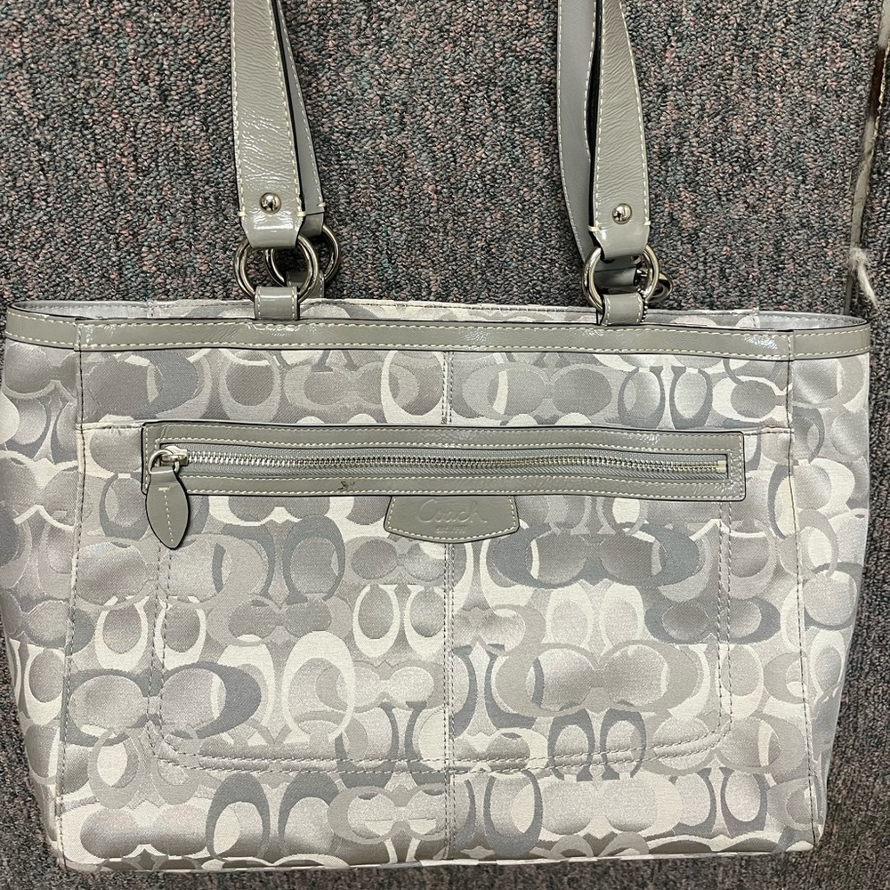 Coach Signature Tote Shoulderbag